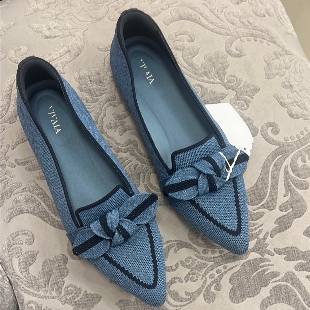 Blue Pointed Toe Bow Flats size 39 Vivaia